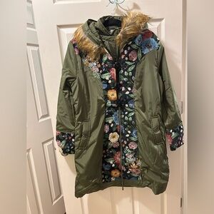 Floral Embroidered Green Parka w/Faux Fur Trim Hood Size Medium NEW NWOT